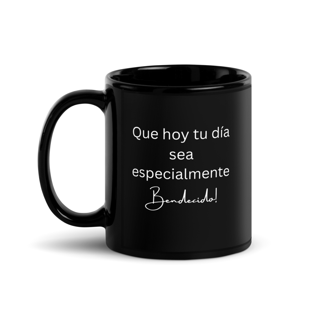 A glossy black ceramic mug with white printed Spanish text reading 'Que hoy tu día sea especialmente Bendecido!' on a clean white background.