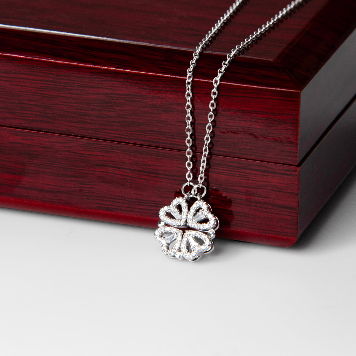 Magnetic Hearts necklace (Any type of relationship - THANKSGIVING)